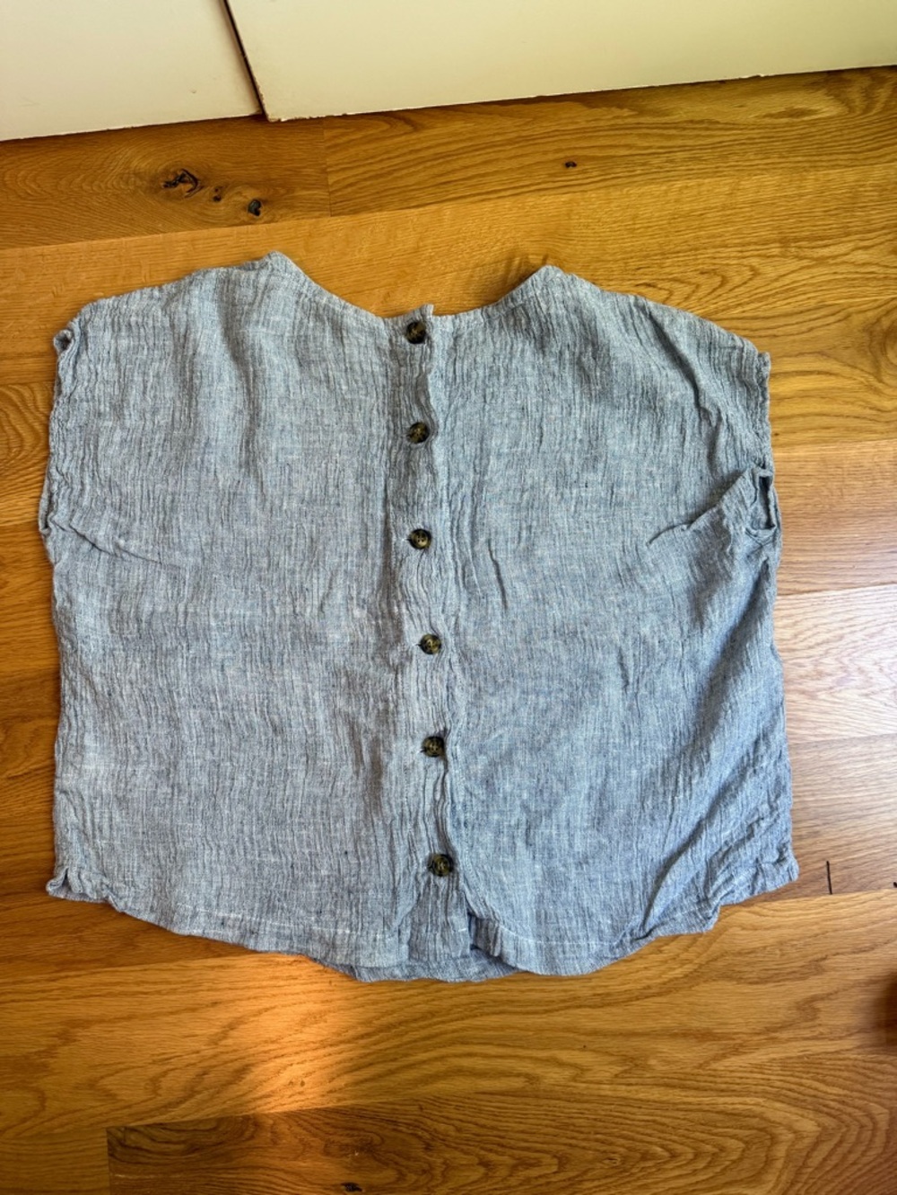 Lightweight Women's Linen Top - Picture 3 of 4